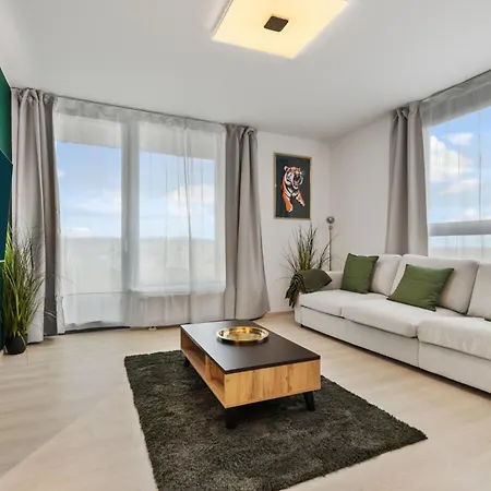 شقة Lam Jungle - Sky View 21 Floor - Free Parking براتسيلافا