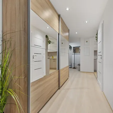 Lam Jungle - Sky View 21 Floor - Free Parking Братислава